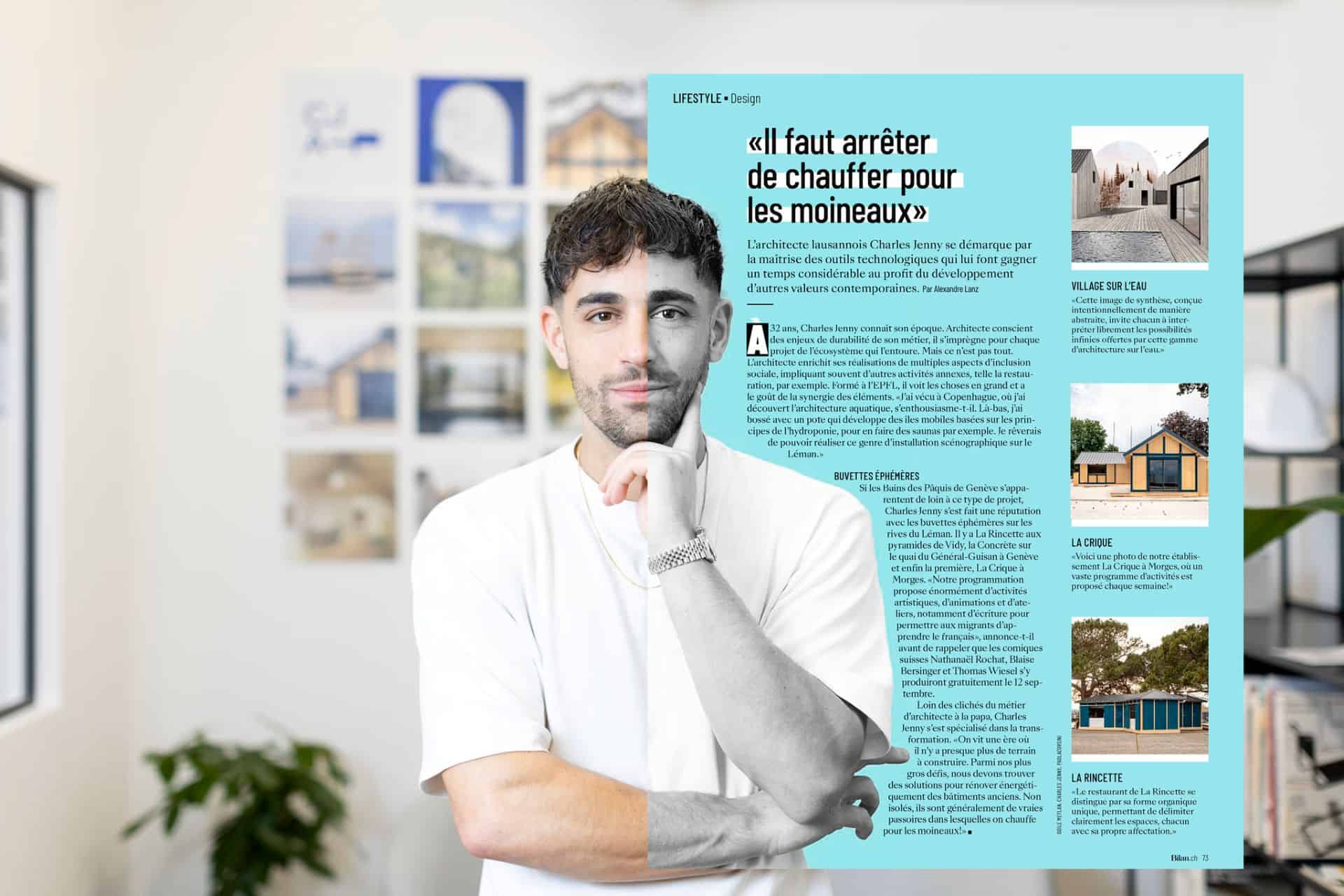 Homme en chemise blanche regardant pensivement, devant un panneau d'information.